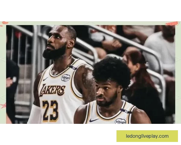 NBA历史首次父子连线 詹姆斯传球布朗尼外线三分命中